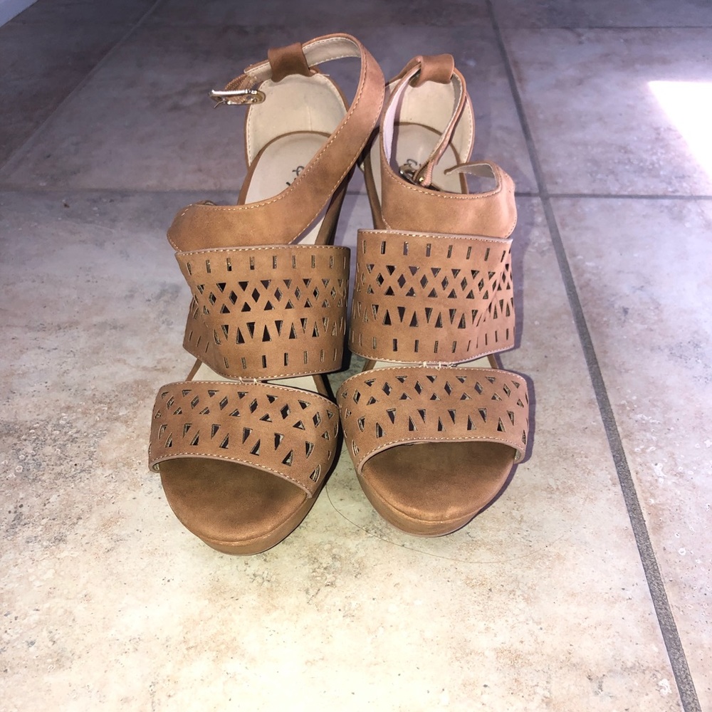 Quipid wedge sandals